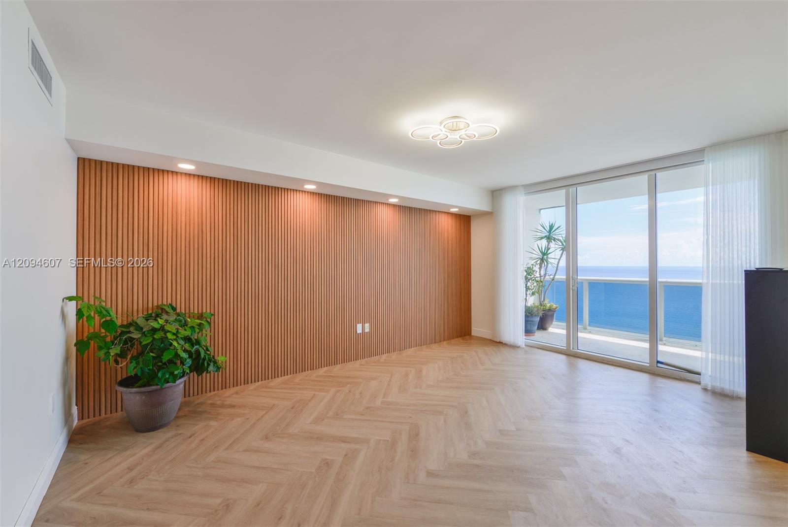 3702 3 / 3 1841 sq. ft. $ 2026-09-23 0 foto