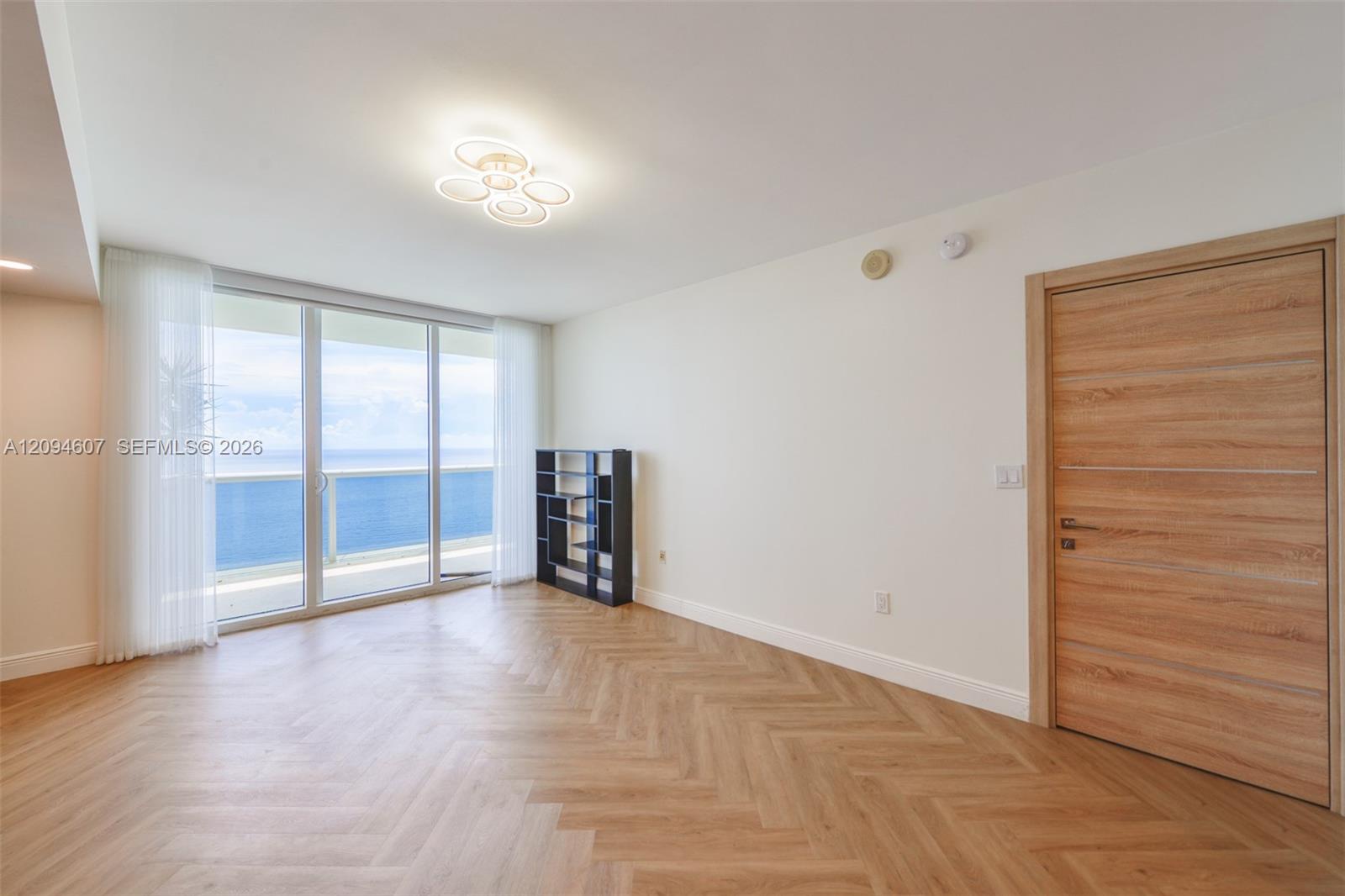 3702 3 / 3 1841 sq. ft. $ 2026-09-23 0 foto