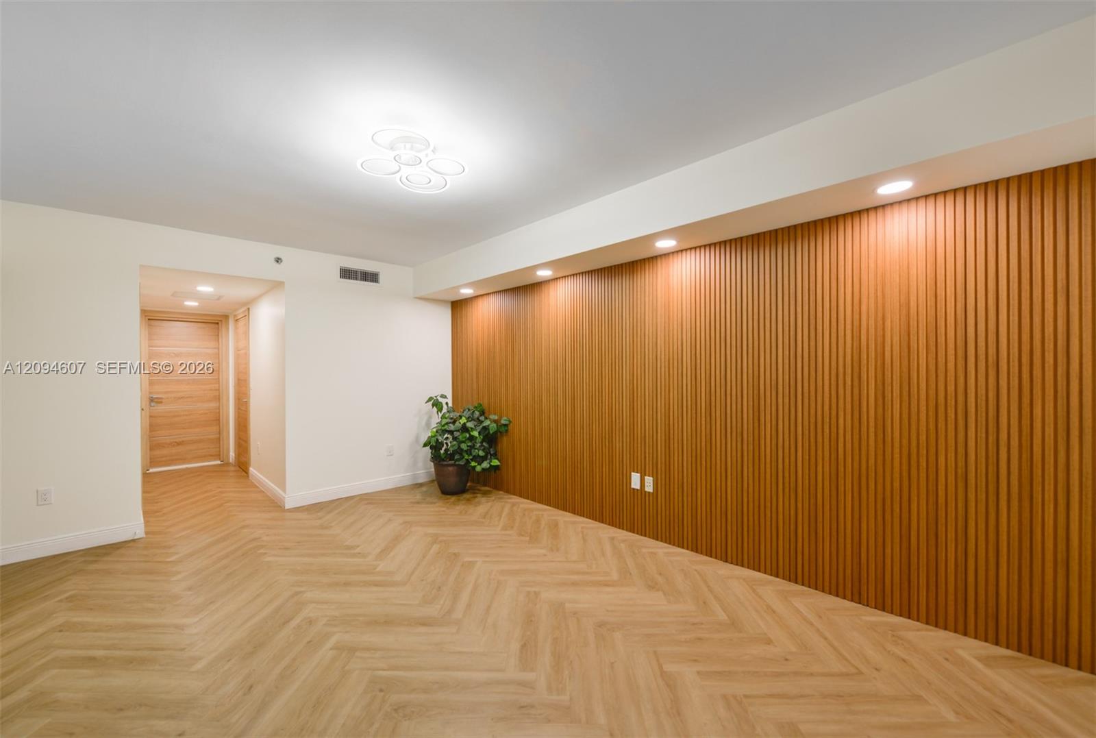 3702 3 / 3 1841 sq. ft. $ 2026-09-23 0 foto