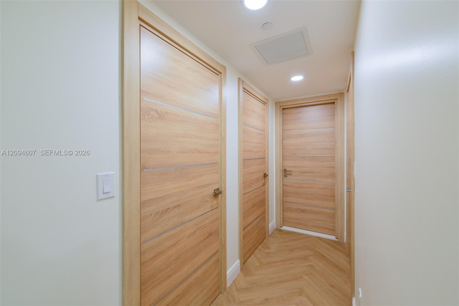 3702 3 / 3 1841 sq. ft. $ 2026-09-23 0 foto