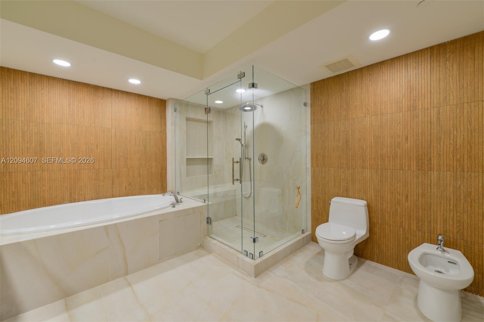 3702 3 / 3 1841 sq. ft. $ 2026-09-23 0 foto