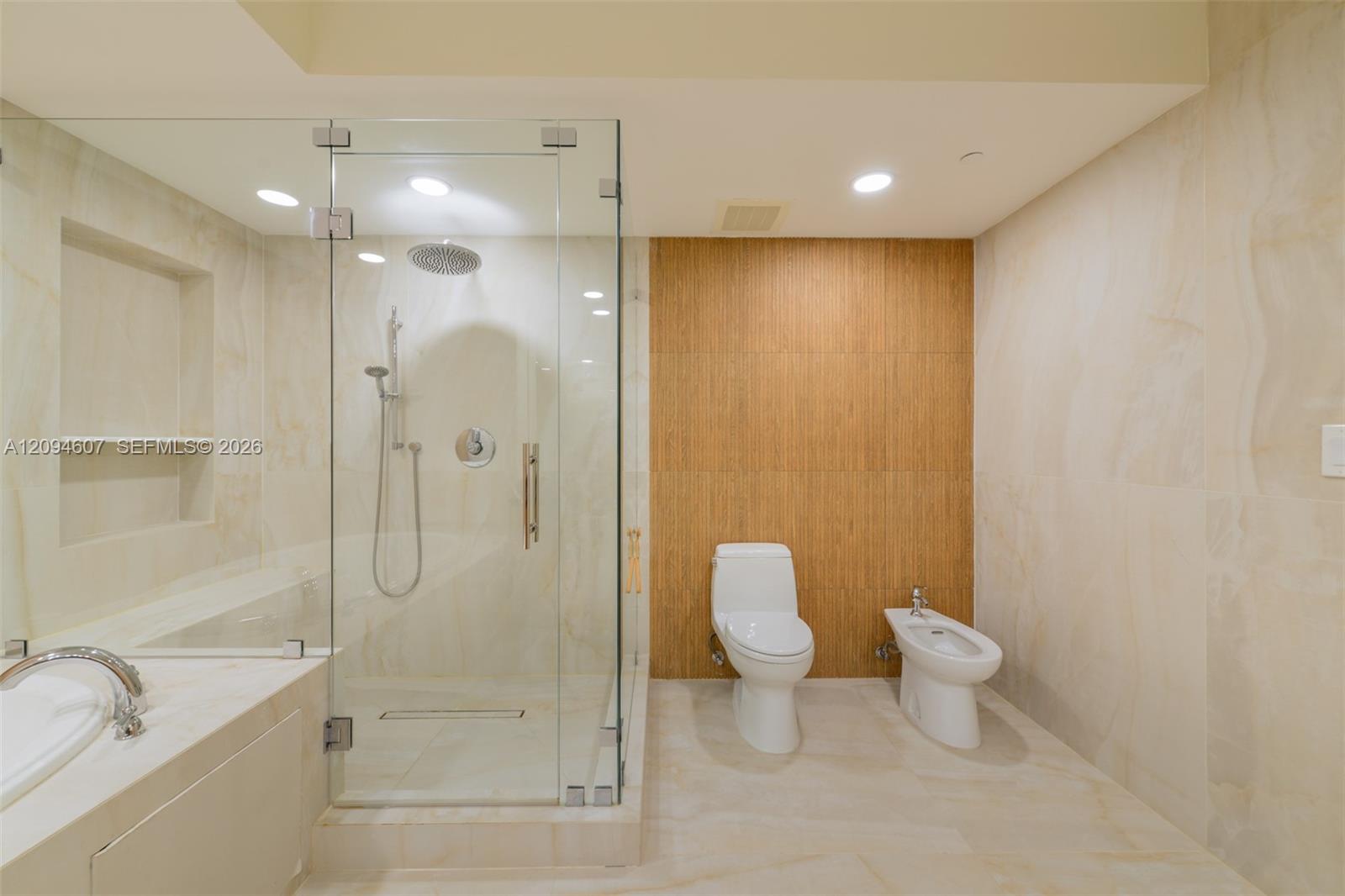 3702 3 / 3 1841 sq. ft. $ 2026-09-23 0 foto