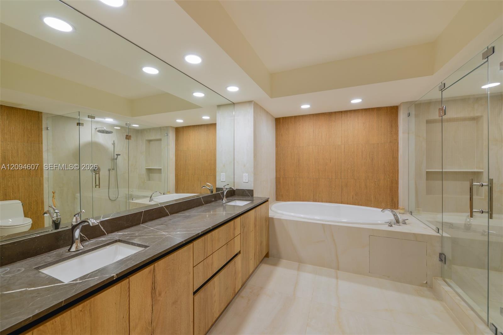 3702 3 / 3 1841 sq. ft. $ 2026-09-23 0 foto