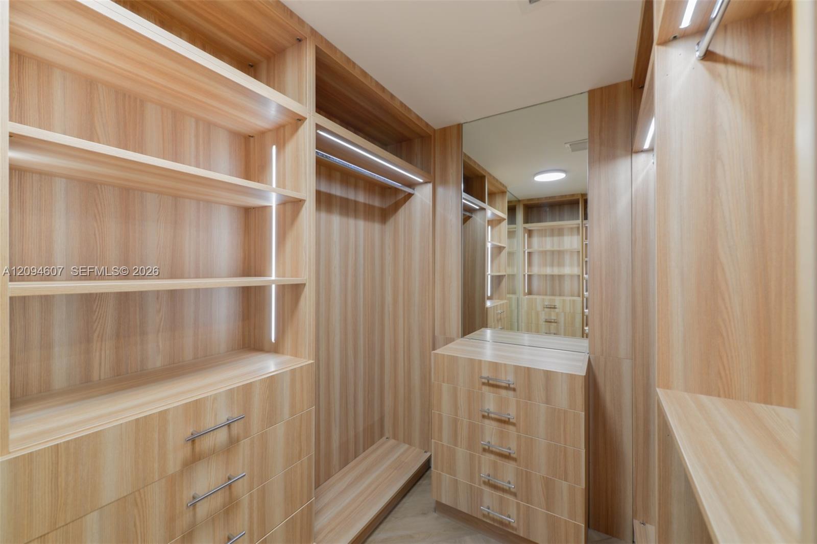 3702 3 / 3 1841 sq. ft. $ 2026-09-23 0 foto