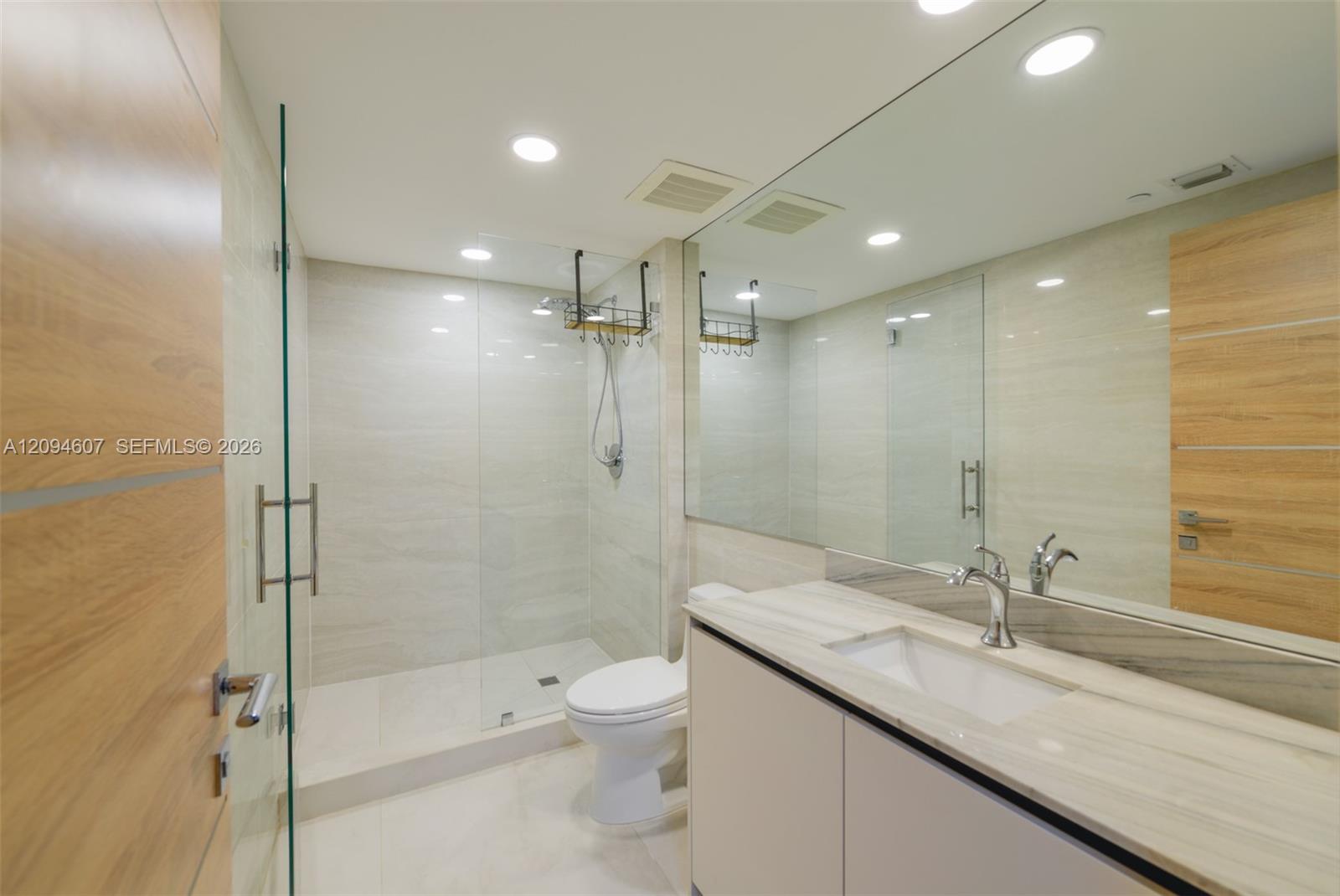 3702 3 / 3 1841 sq. ft. $ 2026-09-23 0 foto