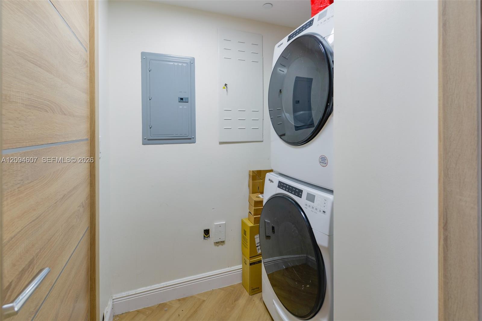3702 3 / 3 1841 sq. ft. $ 2026-09-23 0 foto