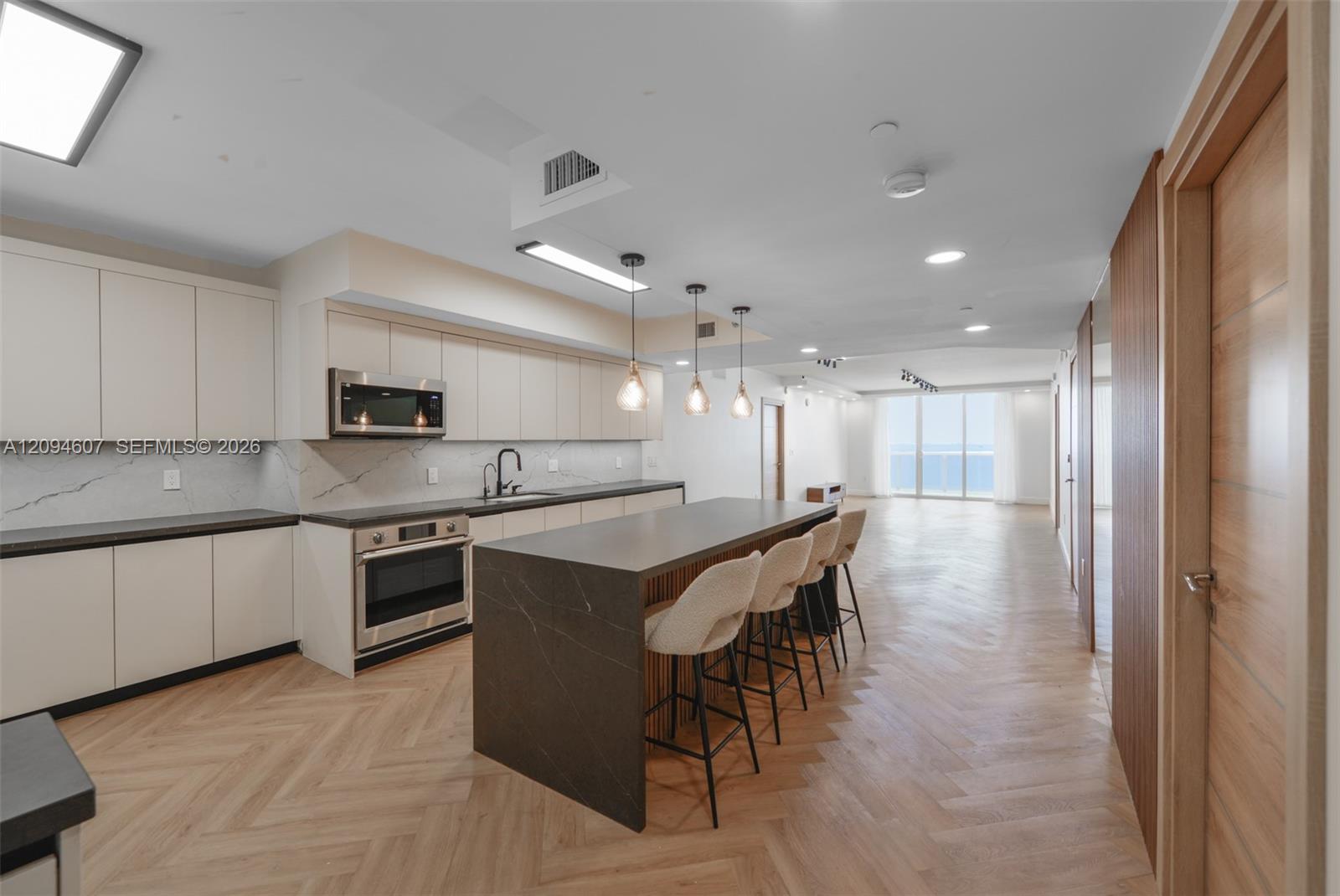 3702 3 / 3 1841 sq. ft. $ 2026-09-23 0 foto