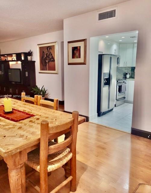 1923 2 / 2 1220 sq. ft. $ 2026-09-23 0 foto