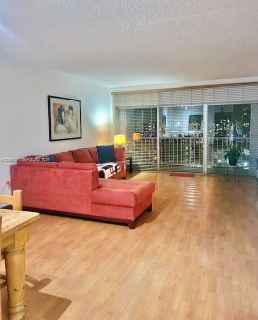 1923 2 / 2 1220 sq. ft. $ 2026-09-23 0 foto