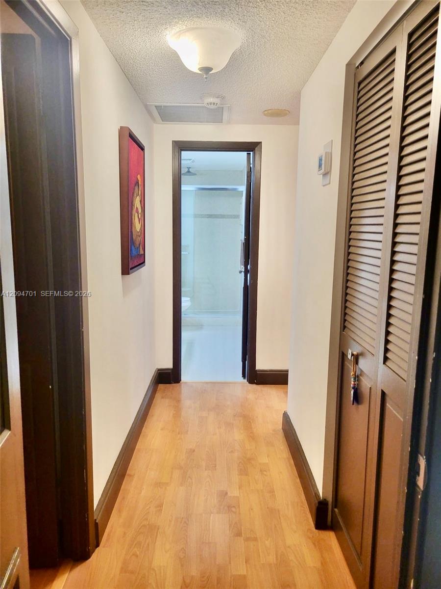 1923 2 / 2 1220 sq. ft. $ 2026-09-23 0 foto