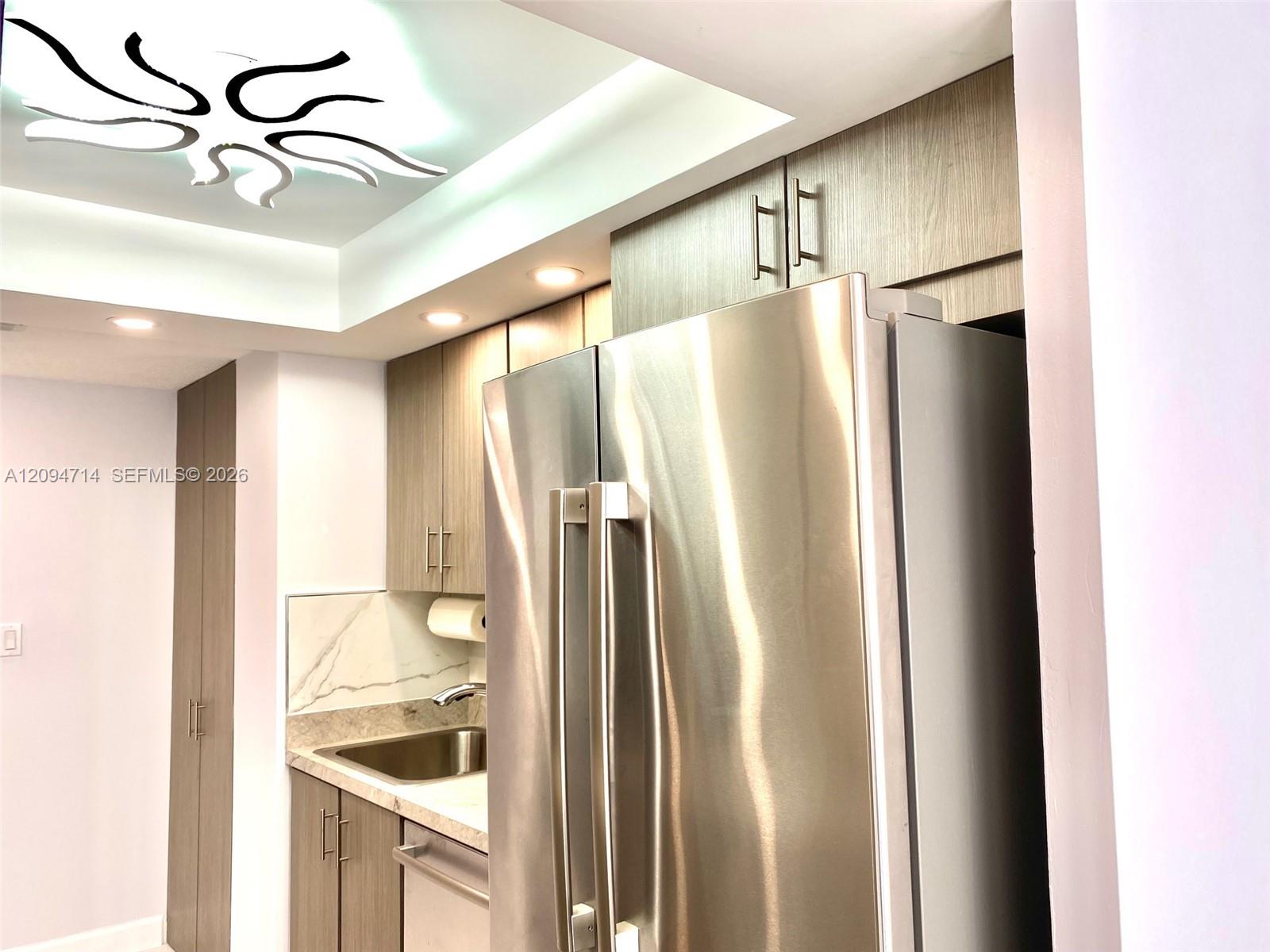 Ver detalles 615 1 / 2 943 sq. ft. $ 2026-09-23 0 foto