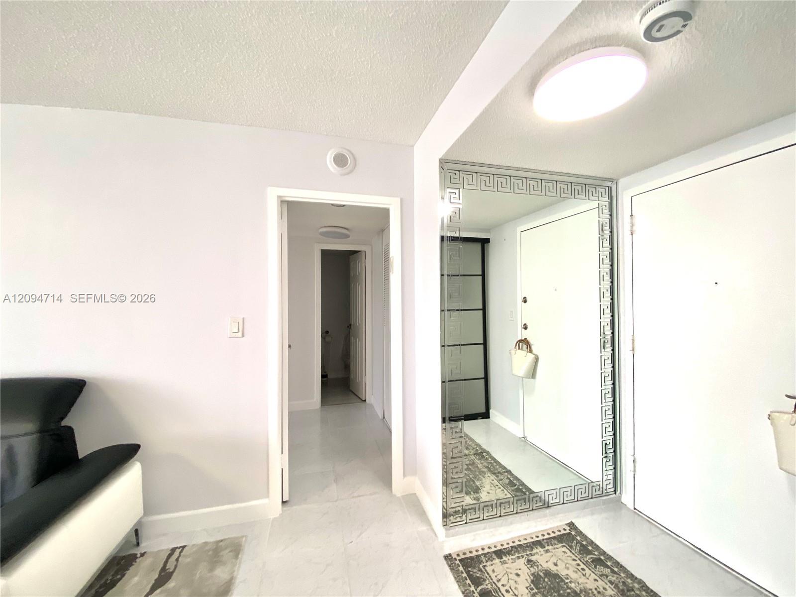 Ver detalles 615 1 / 2 943 sq. ft. $ 2026-09-23 0 foto