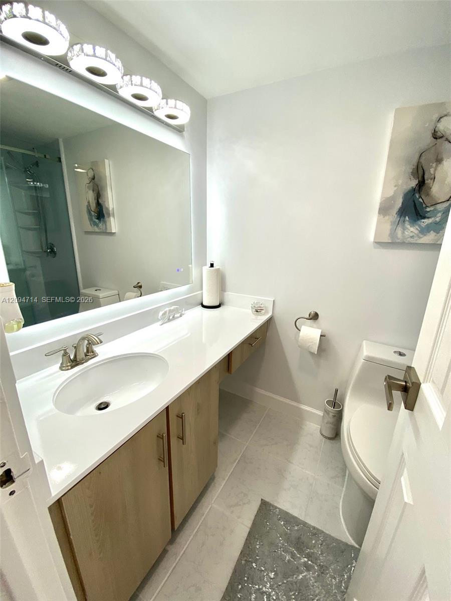 Ver detalles 615 1 / 2 943 sq. ft. $ 2026-09-23 0 foto