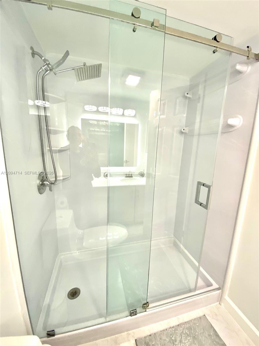 Ver detalles 615 1 / 2 943 sq. ft. $ 2026-09-23 0 foto