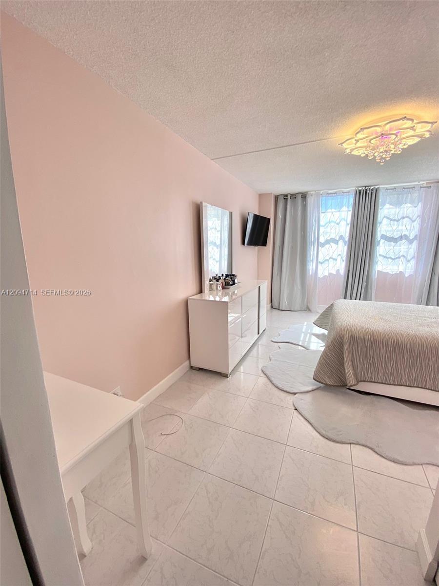 Ver detalles 615 1 / 2 943 sq. ft. $ 2026-09-23 0 foto