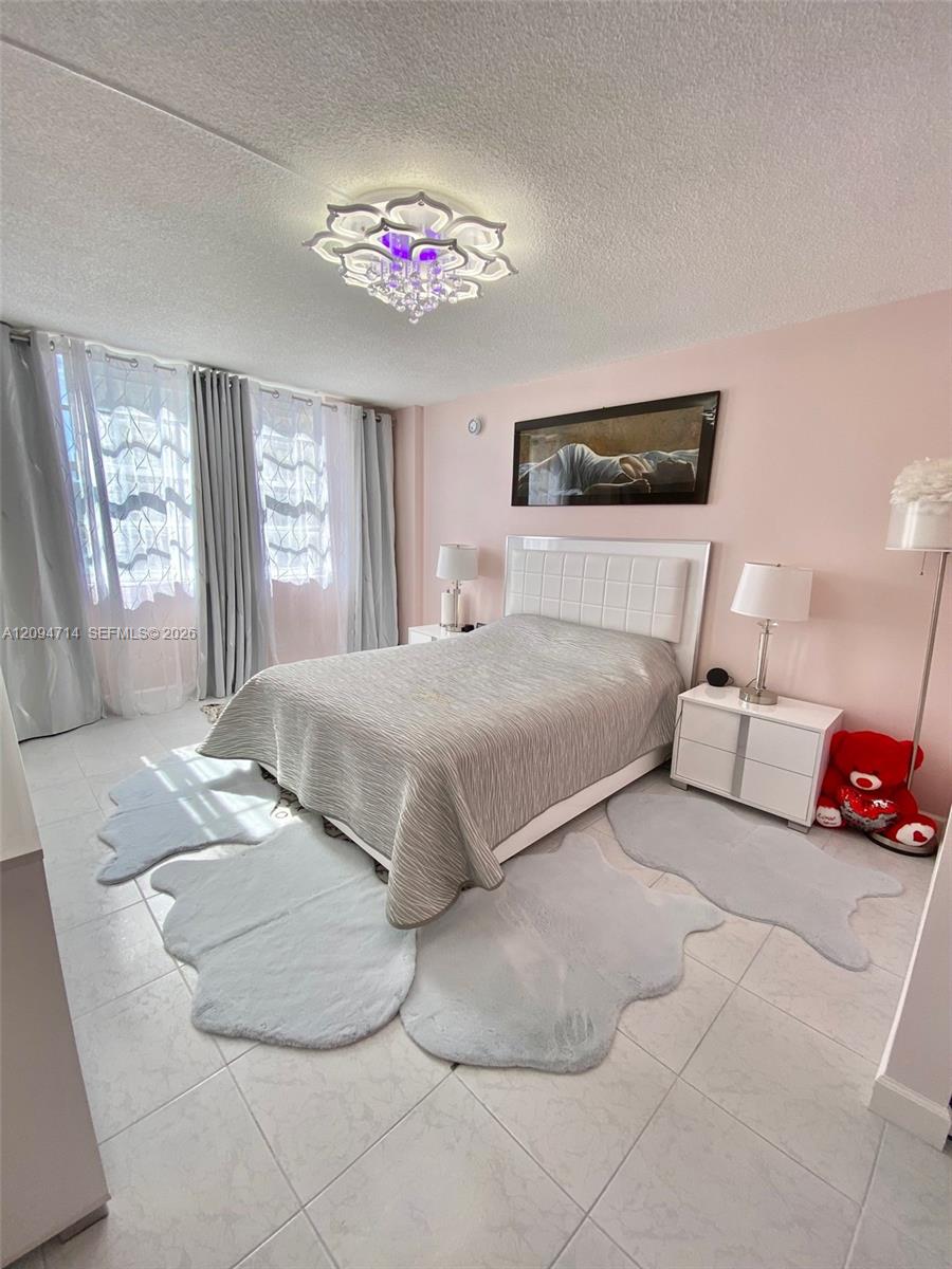 Ver detalles 615 1 / 2 943 sq. ft. $ 2026-09-23 0 foto