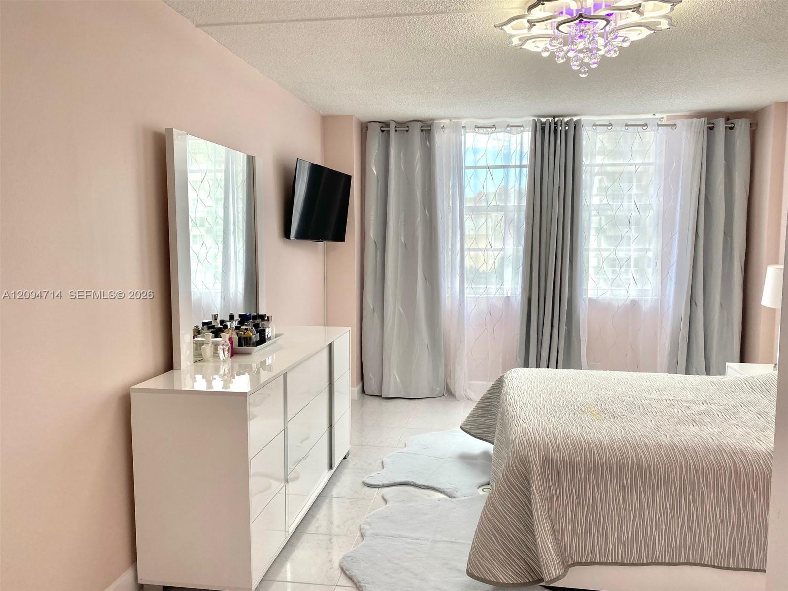 Ver detalles 615 1 / 2 943 sq. ft. $ 2026-09-23 0 foto