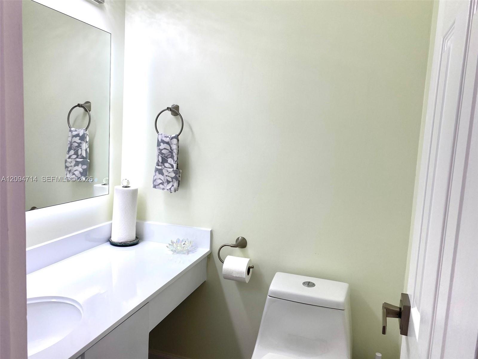 Ver detalles 615 1 / 2 943 sq. ft. $ 2026-09-23 0 foto