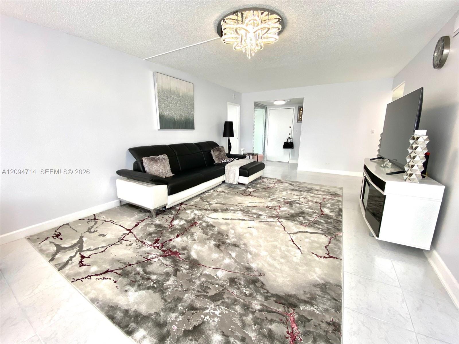 Ver detalles 615 1 / 2 943 sq. ft. $ 2026-09-23 0 foto