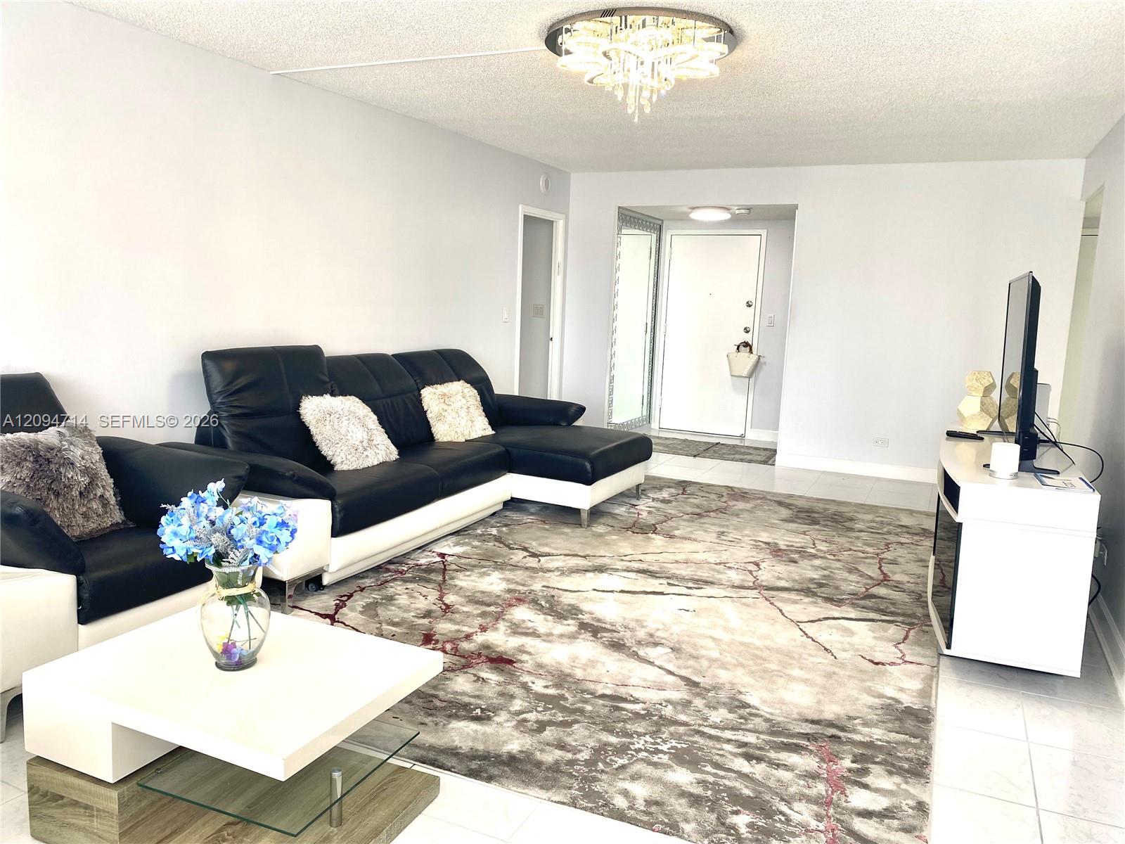 Ver detalles 615 1 / 2 943 sq. ft. $ 2026-09-23 0 foto