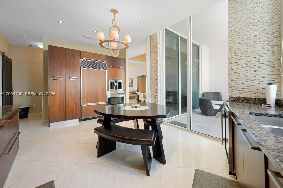 3806 3 / 4 2327 sq. ft. $ 2026-09-23 0 foto