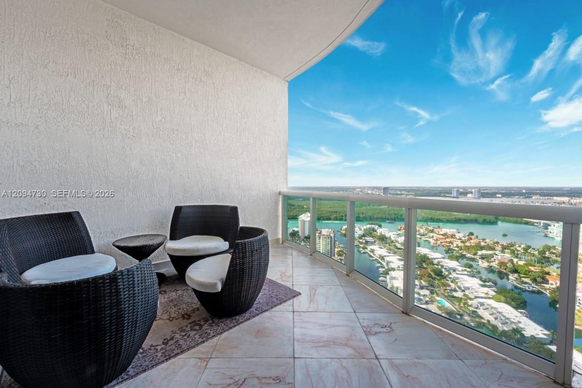 3806 3 / 4 2327 sq. ft. $ 2026-09-23 0 foto