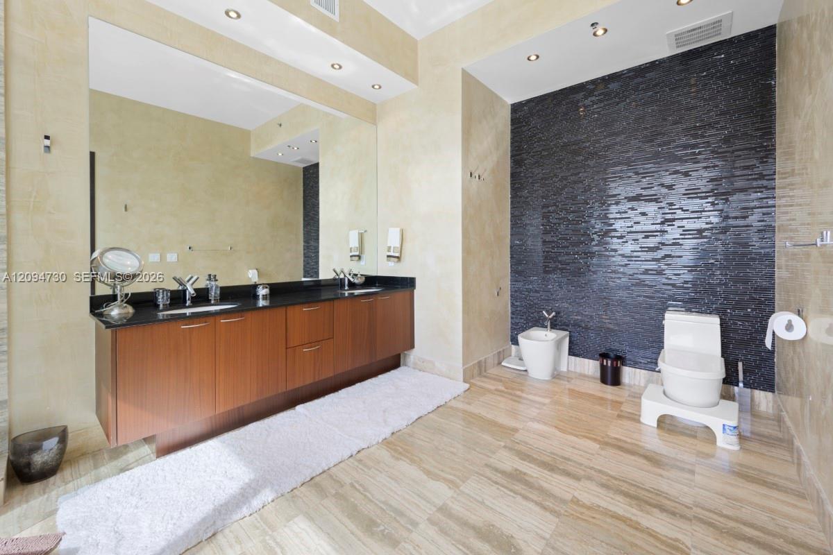3806 3 / 4 2327 sq. ft. $ 2026-09-23 0 foto