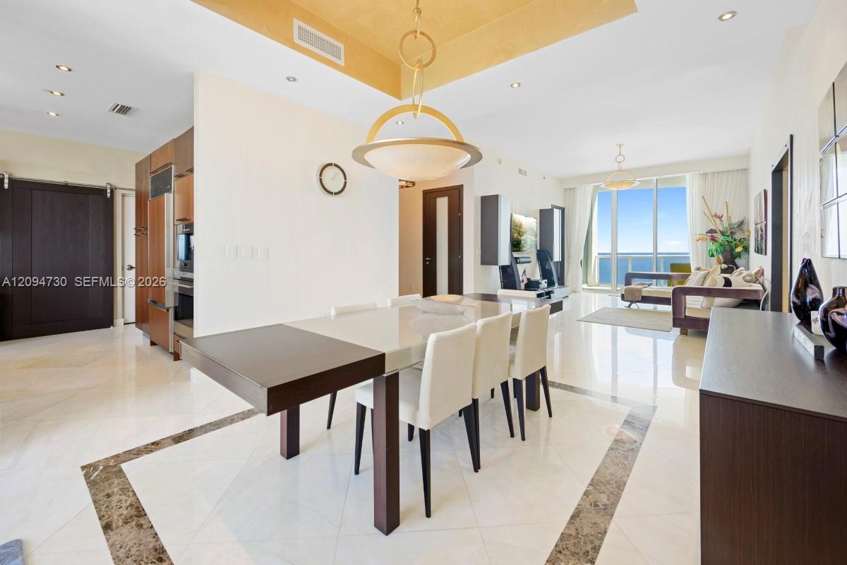 3806 3 / 4 2327 sq. ft. $ 2026-09-23 0 foto