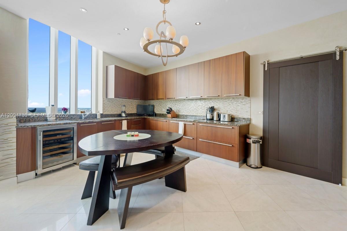3806 3 / 4 2327 sq. ft. $ 2026-09-23 0 foto