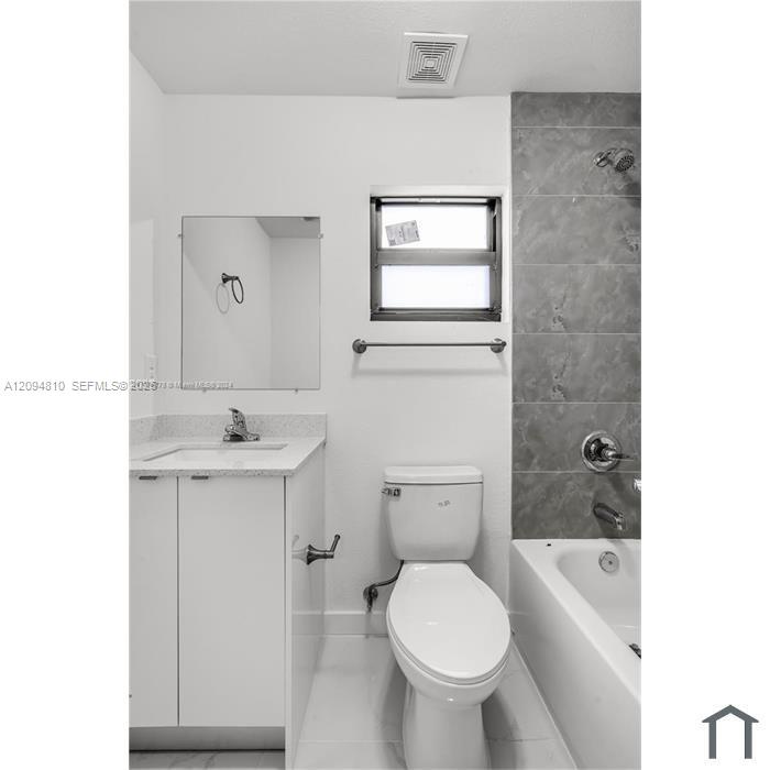   /   кв.футов $ 2026-09-24 0 Фото