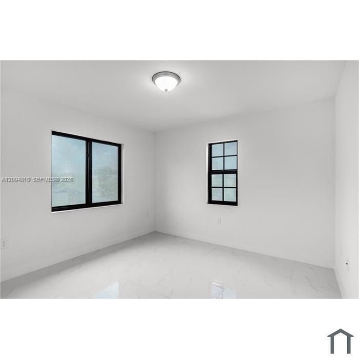  /   кв.футов $ 2026-09-24 0 Фото