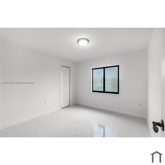   /   кв.футов $ 2026-09-24 0 Фото