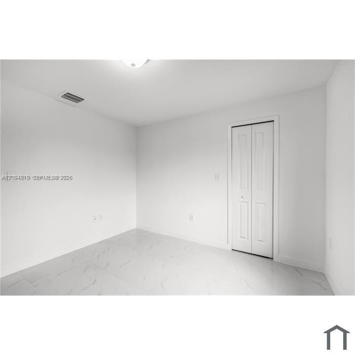   /   кв.футов $ 2026-09-24 0 Фото