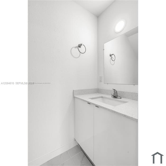   /   кв.футов $ 2026-09-24 0 Фото