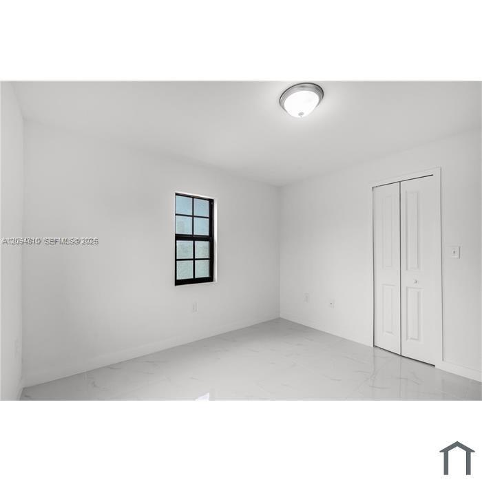   /   кв.футов $ 2026-09-24 0 Фото