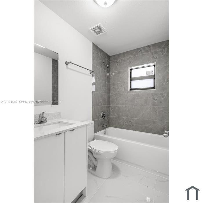   /   кв.футов $ 2026-09-24 0 Фото