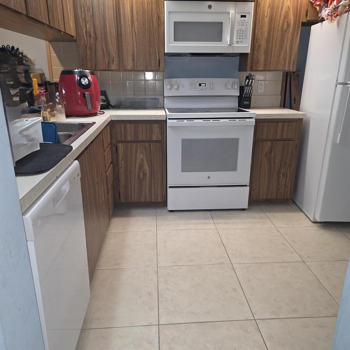 305 2 / 2 1437 sq. ft. $ 2026-09-25 0 foto