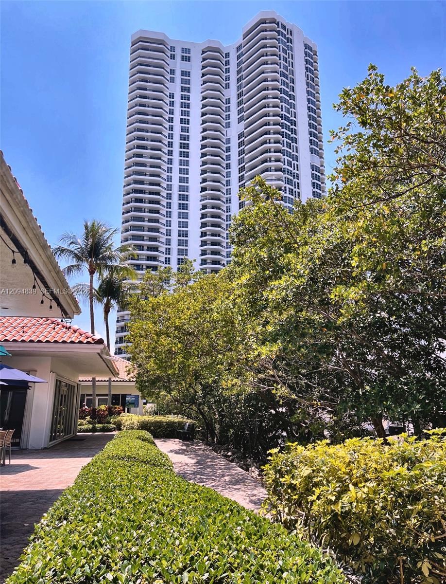 Mystic Pointe Tower 400 exterior
