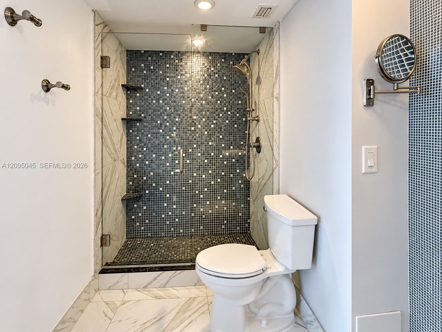2014 1 / 2 762 sq. ft. $ 2026-09-24 0 foto