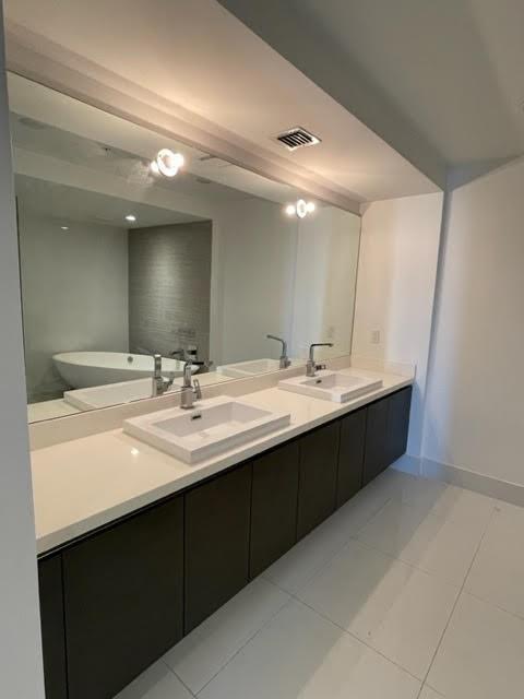 803 2 / 3 1524 sq. ft. $ 2026-09-28 0 Photo