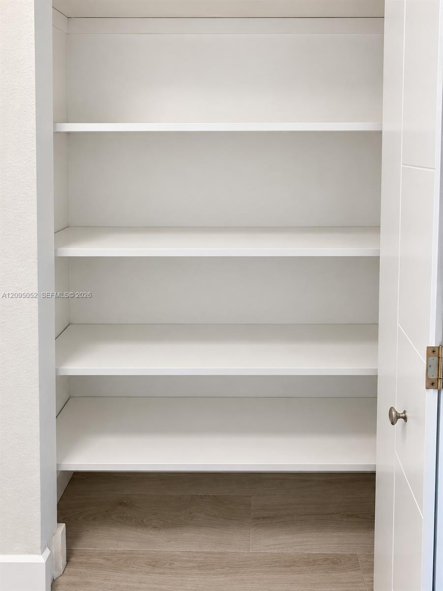 621 2 / 2 1350 sq. ft. $ 2026-09-24 0 Photo