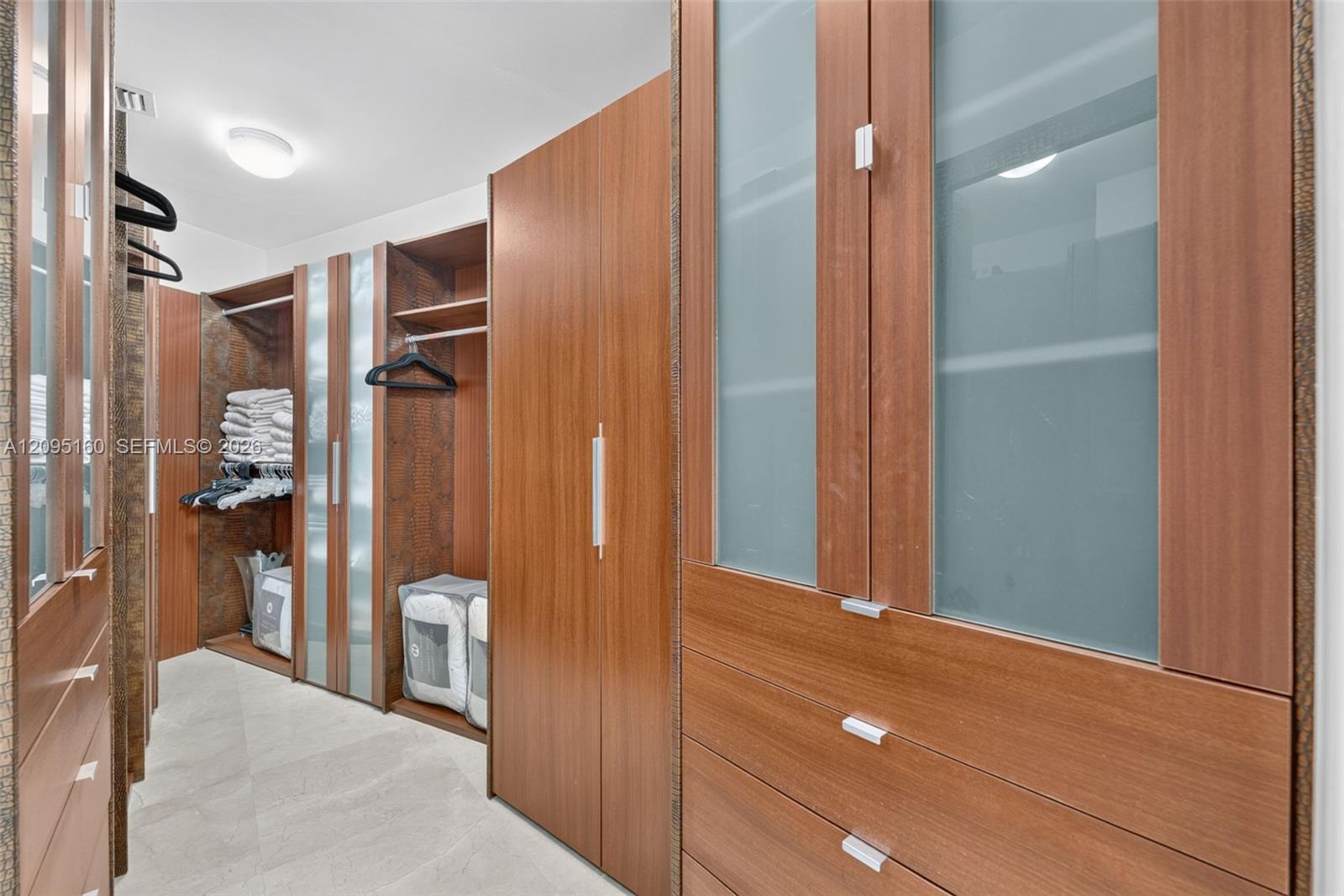 See details 2606 3 / 4 2327 sq. ft. $ 2026-09-24 0 Photo