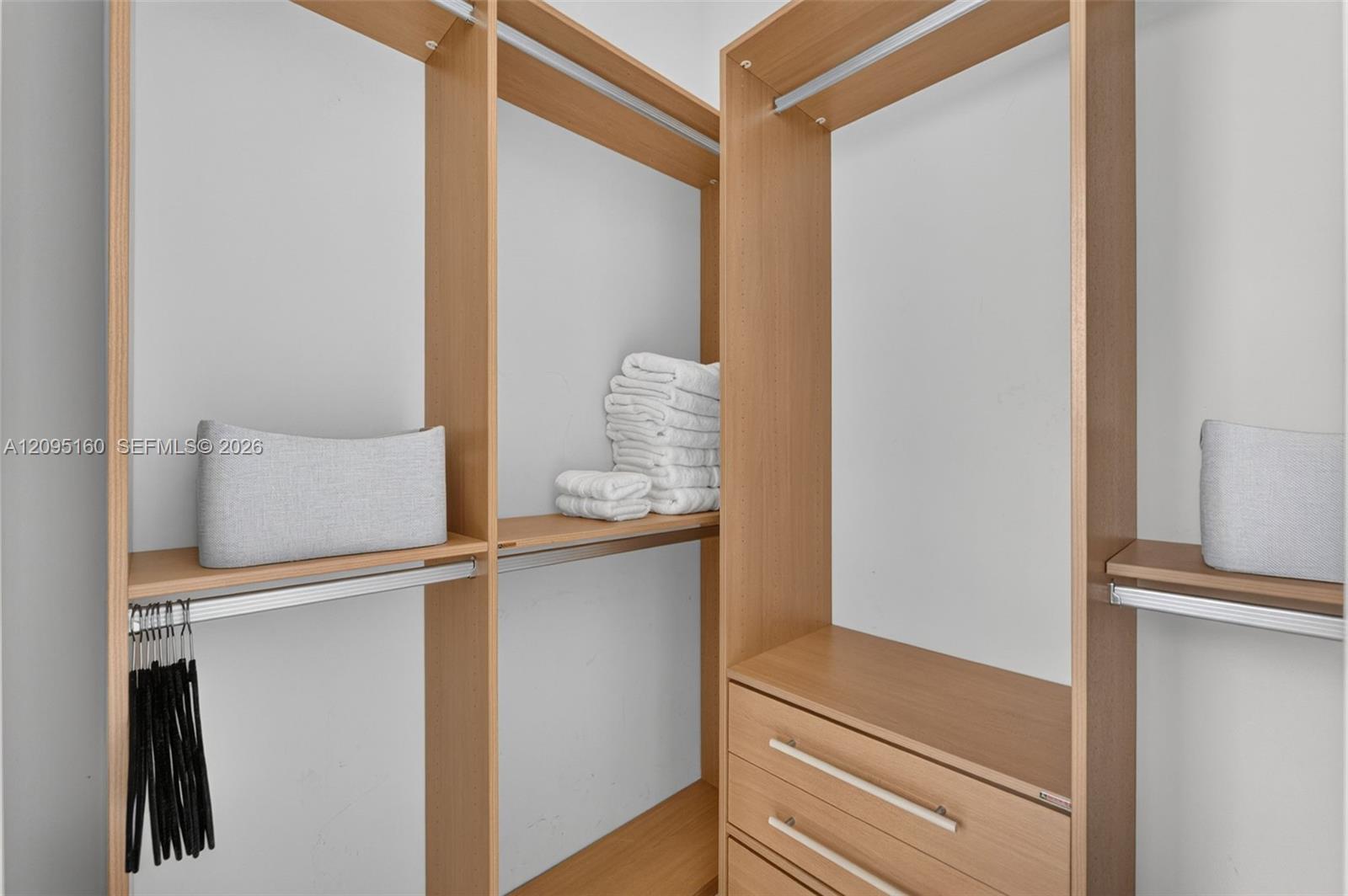 See details 2606 3 / 4 2327 sq. ft. $ 2026-09-24 0 Photo