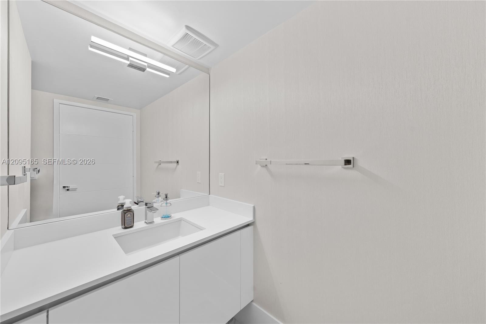 See details 5-2302 3 / 4 1892 sq. ft. $ 2026-09-24 0 Photo