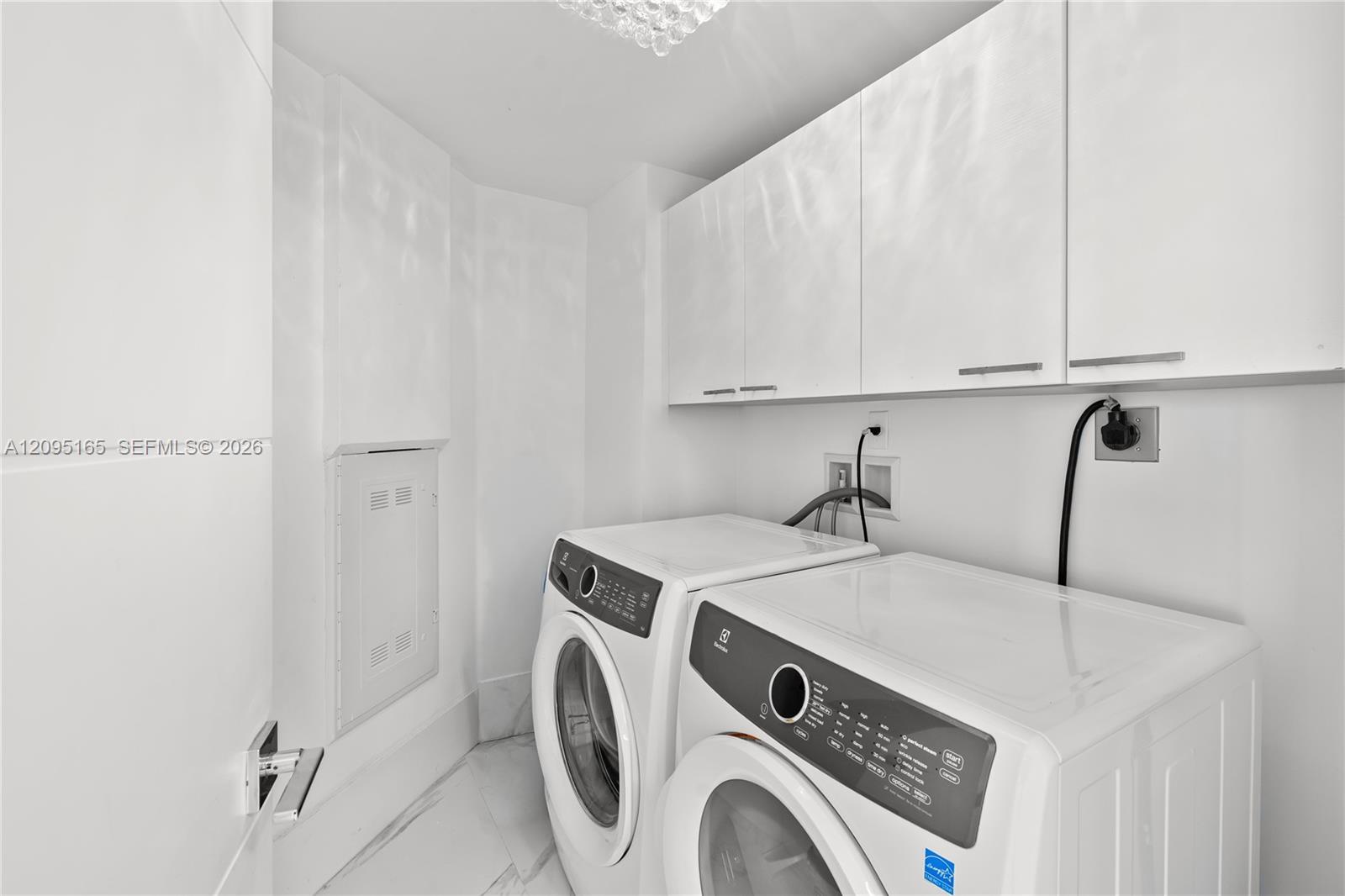 See details 5-2302 3 / 4 1892 sq. ft. $ 2026-09-24 0 Photo