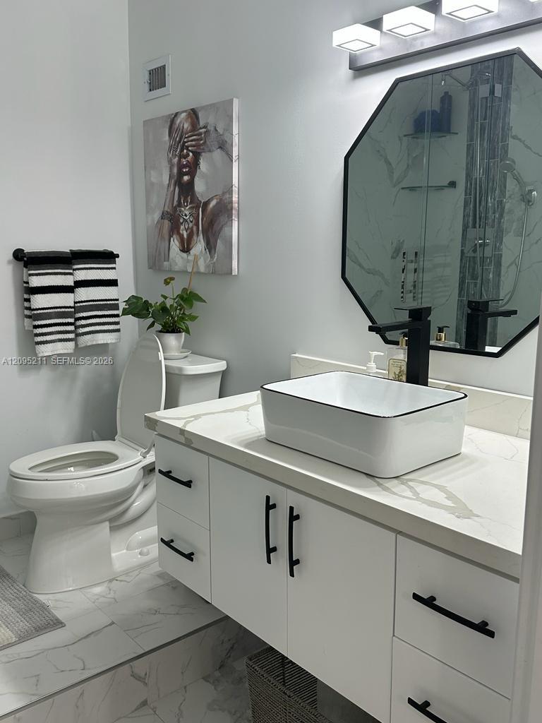 2nd Bathroom