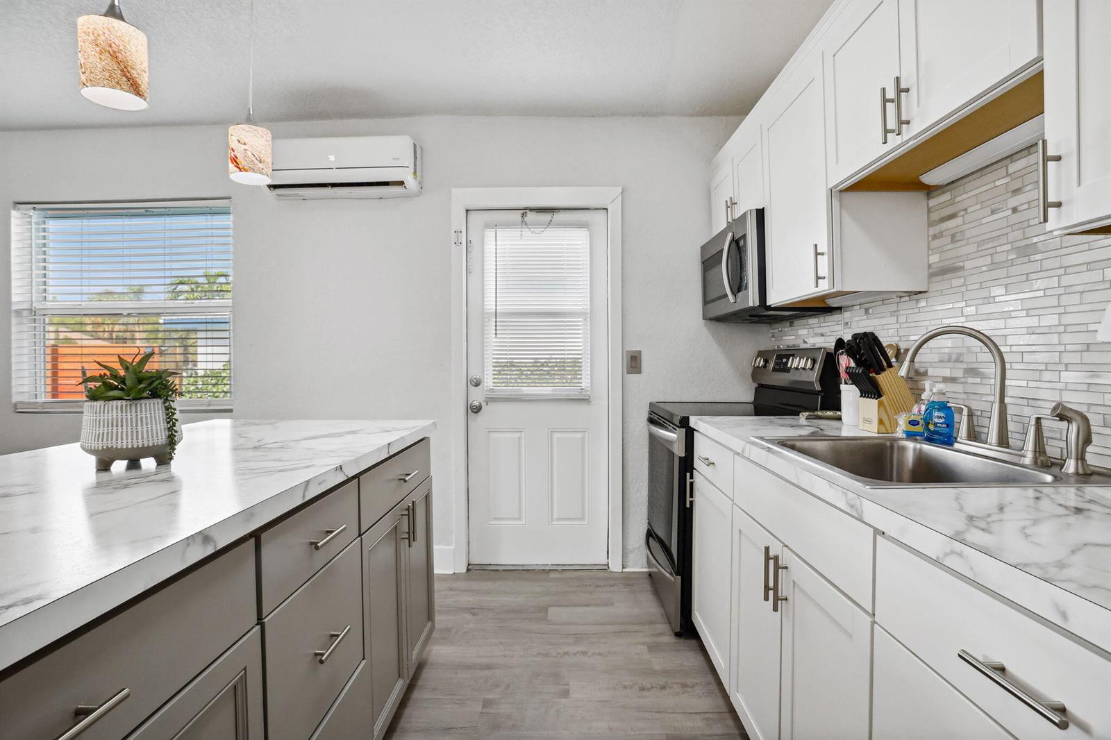 See details / 0 2944 sq. ft. $ 2026-09-25 0 Photo