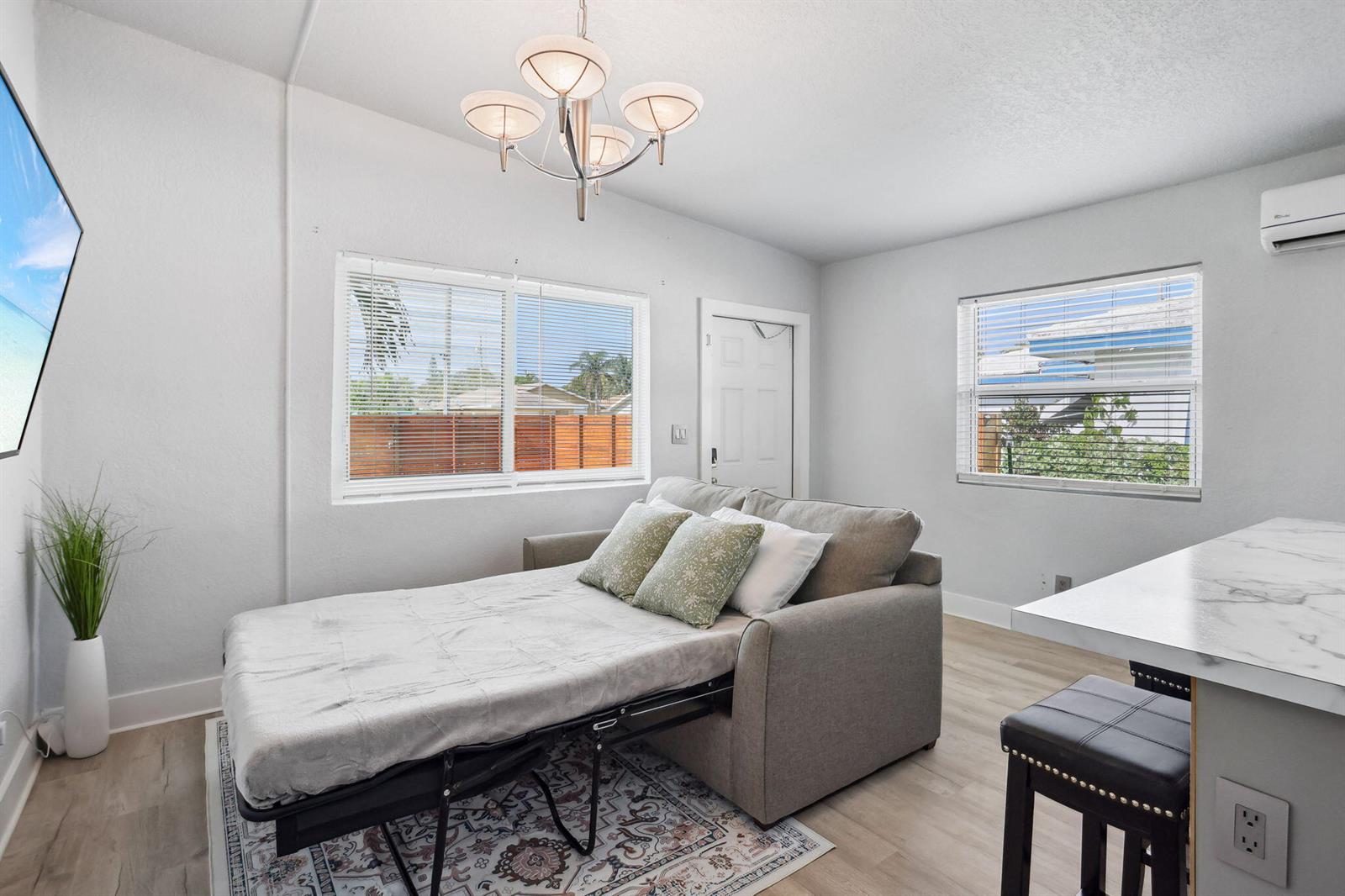 See details / 0 2944 sq. ft. $ 2026-09-25 0 Photo
