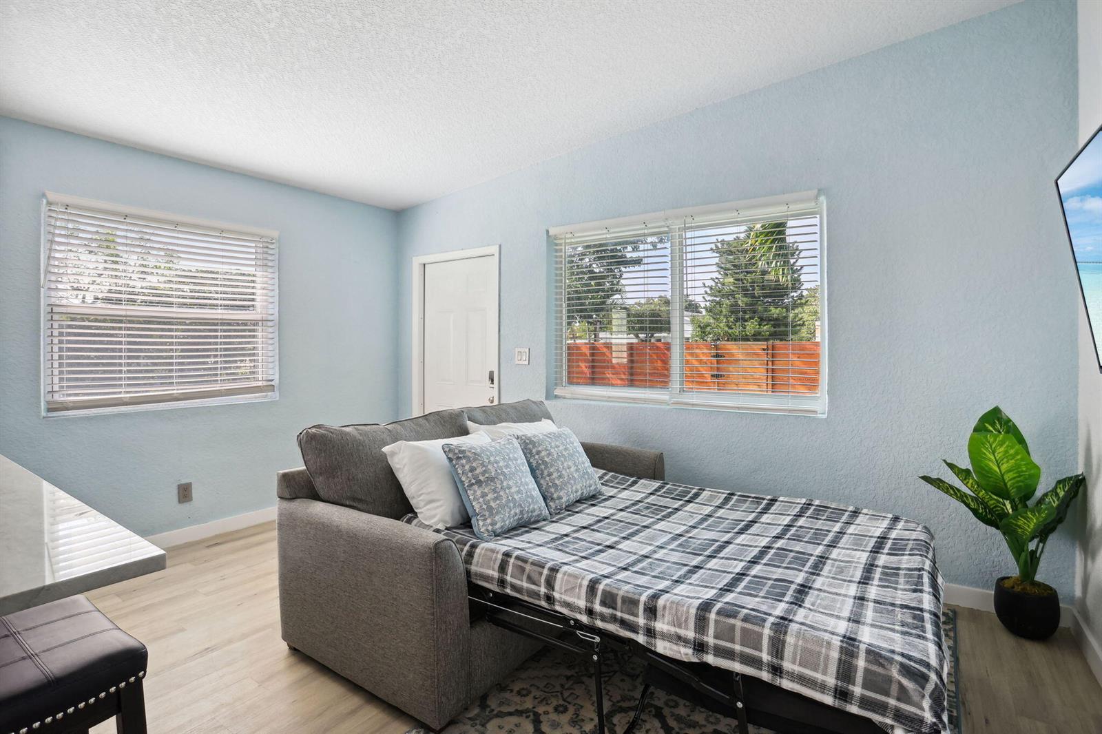 See details / 0 2944 sq. ft. $ 2026-09-25 0 Photo