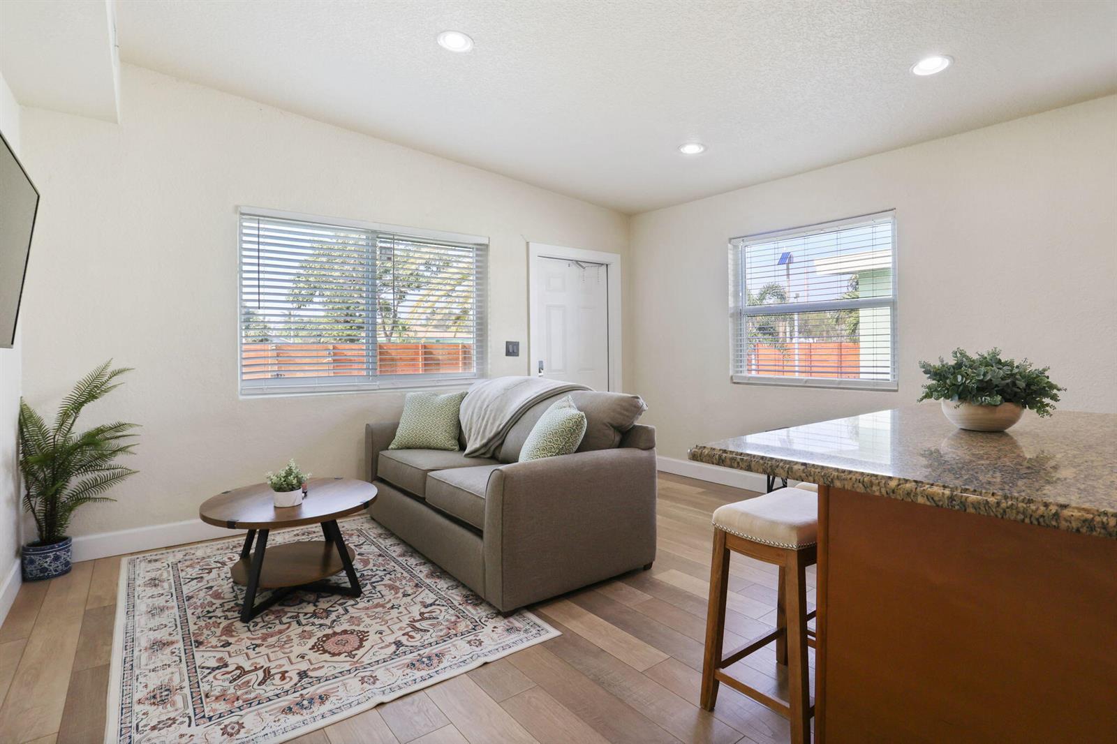 See details / 0 2944 sq. ft. $ 2026-09-25 0 Photo